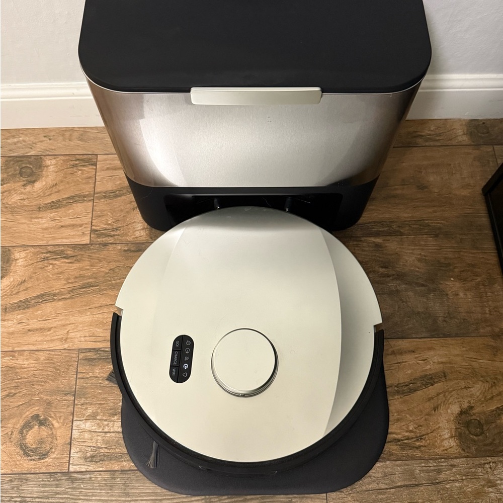 Sleek Silver Dust Control System with Navigation - Picture 3 of 7